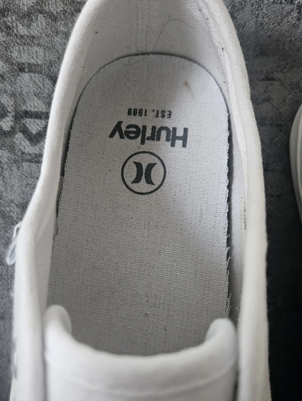 Hurley Women's White Slip-On Canvas Sneakers, Sz 7. EUC